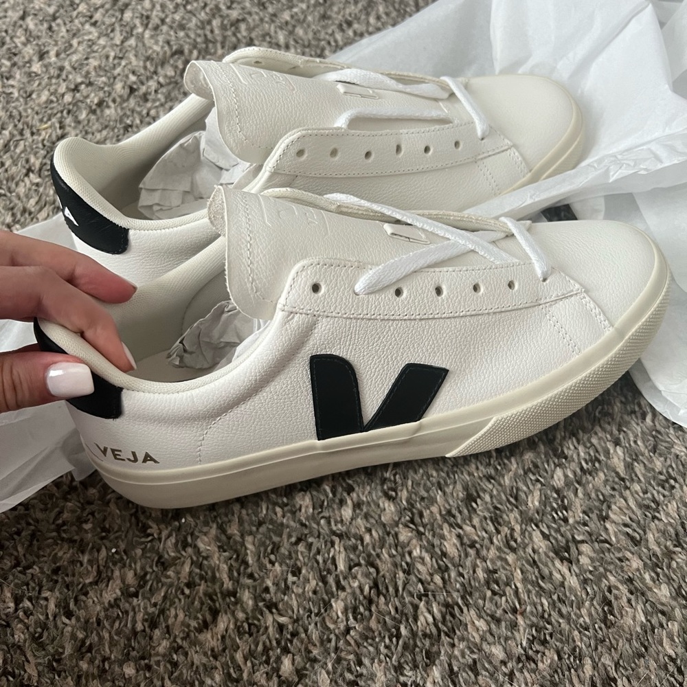 BRAND NEW campo Veja shoes